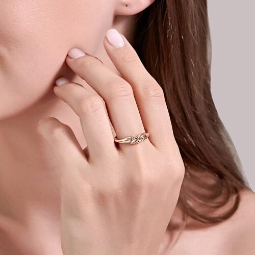 Convex Hand-in-Hand 3D Simple Lovers Glossy Surface Golden Copper Rings for Women & Men