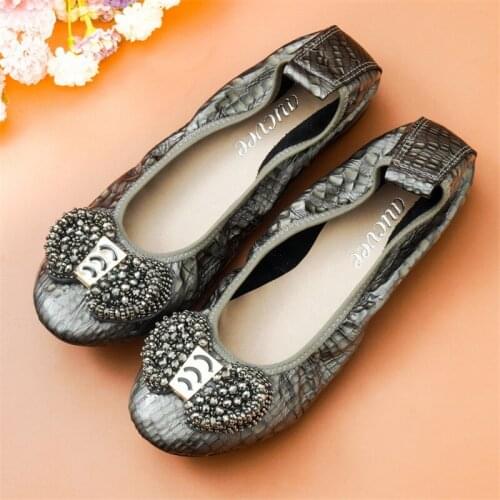AUCVEE Big Size 34-44 Ladies Flats Shoes Genuine Leather Round Toe Women Ballet Flats Shoes Slip On String Bead Bow Female Flats