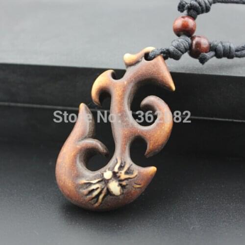 Tribal Style Imitation Bone Carved Spider New Zealand Maori Fish Hook Pendant Necklace Amulet MN246