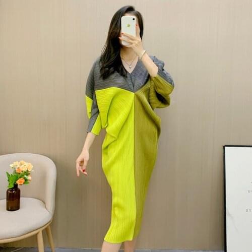 Miyake pleated long dress 2021 autumn new fashion color matching bat sleeves V-neck plus size ruched mid-calf skirts for woman