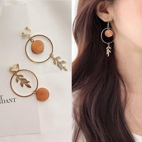 Japanese Korean Temperament Simple AB Wood Leaf Clip On Earrings Vintage Geometric Retro Round Circle Female Women Ears Clip
