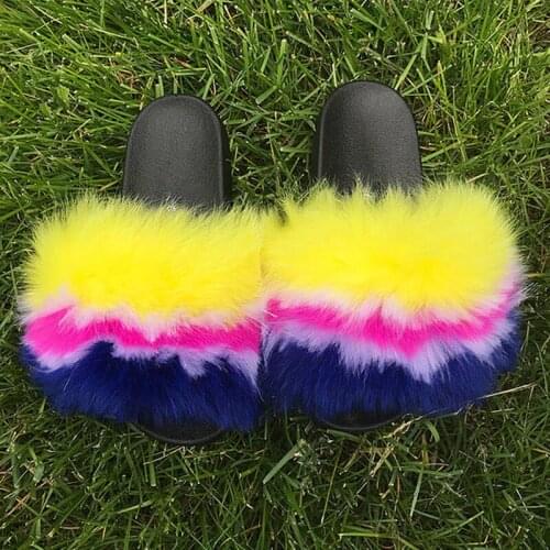 Instagramable Women Fluffy Furry Fur Slippers Girls Plush Fur Popular Beach Flip Flops Ladies Hand-stitched Fur Slides Custom