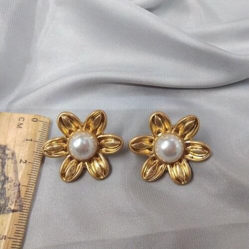 And American Qingdao jewelry earrings personality temperament retro versatile true gold pearl flower earrings D8