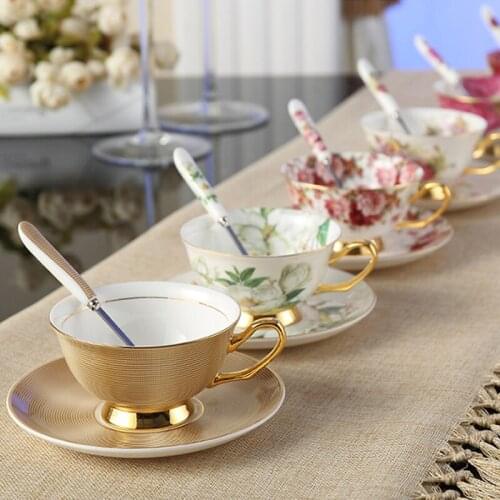 High-quality Bone china coffee cup saucer creative British style coffee cup red teacup ceramic coffee cup dish spoon nice gift