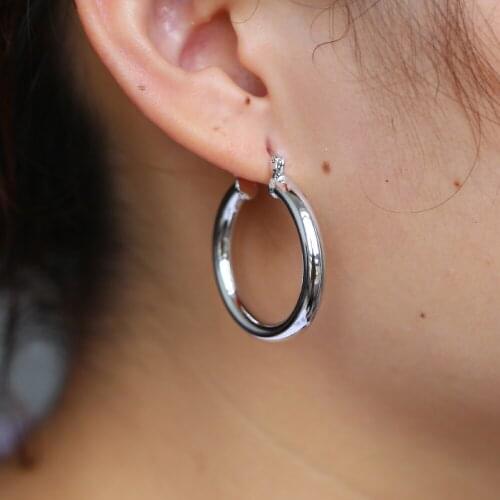 Medium Smooth Round Earrings Gold Filled Classic Wedding Fashion Love Charm Hoop Earrings for women silver color pin