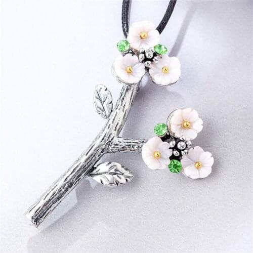Vintage Plant Jewelry Long Necklace for Women Branches White Flower Pendants Black Rope Chains Jewellery Suspension Chokers 2021