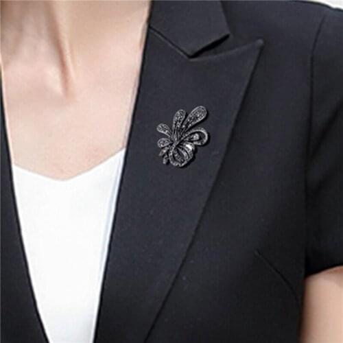 Rhinestone Black Flower Brooches For Women Vintage Antique Brooch Pin Elegant Exquisite Brooches New Year Gifts 2021 New Fashion
