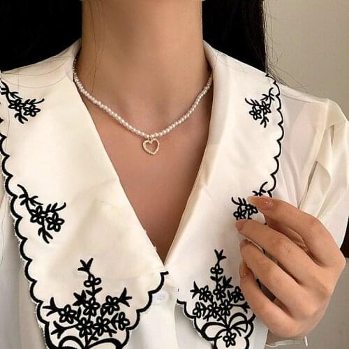 Sweet Jewelry Necklace Simple Design Small Simulated Pearls Necklace with Delicate Heart Pendant Collier Femme Jewelry Gifts