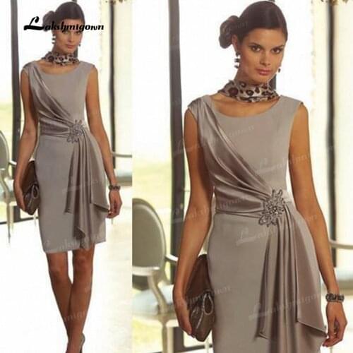 Beaded 2022 Short Mother of the Bride Dresses Sleeveless Jewel Neck Pleating Wedding Party Dresses Knee Length