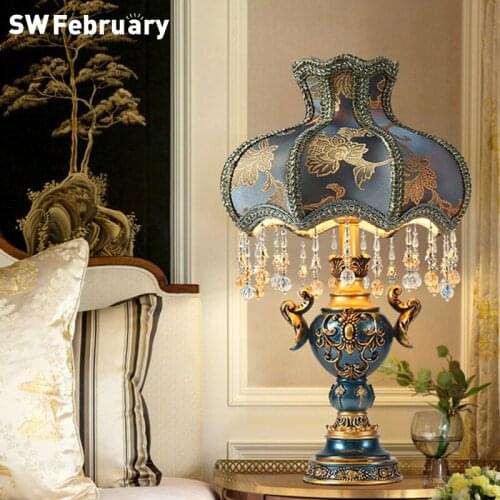 SWFebruary European Retro Table Lamp Bedroom Bedside Light American Creative Table Lamp Living Room Dimming Desk Lamp