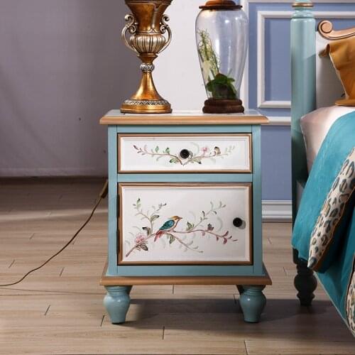 Mediterranean Style Bedroom with A Bucket and A Door Bedside Table Simple Painted European Pastoral Living Room Side Cabinet