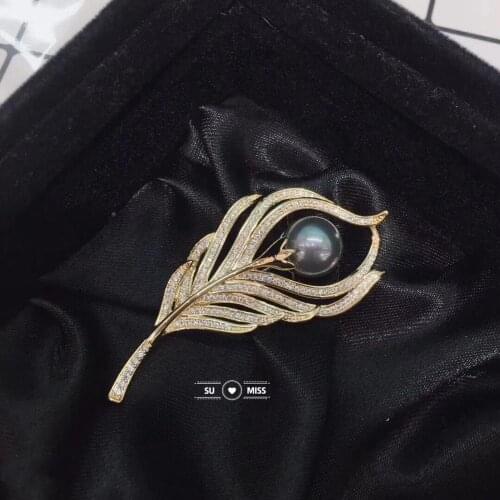 Free Shipping Top Quality Cubic Zirconia Leaf Design Brooch For Women Gold Color Classic Wedding Decoration Animal Corsage Pins