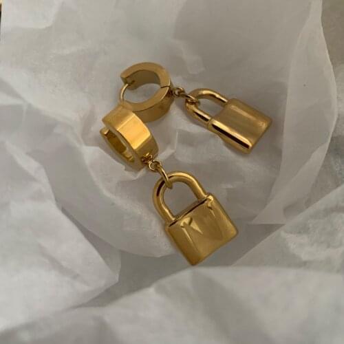 2021 New Novelty Jewelry for Woman Stainless Steel Gold Small Chunky Huggies Earrings with Lock Charm Hiphop Unisex Gold Earring