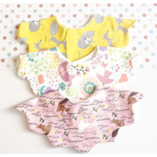 Fresh cloud lace bib cotton baby Korean temperament floral saliva towel net red little baby Western collar