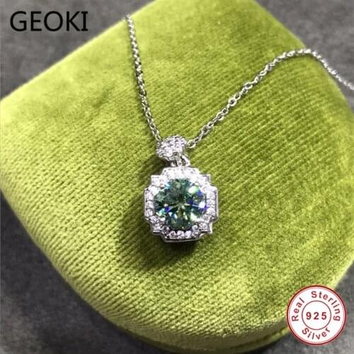 Geoki Luxury Diamond Test Pass 0.8 ct Green Moissanite Round Perfect Cut Stone Pendant Necklace 925 Sterling Silver Party Chain