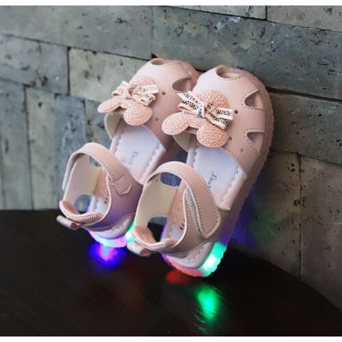 Fashion Summer Kids LED Glowing Beach Sandals Casual Comfortable Cartoon Mouse With Bowtie Flats For Girls Princess Sandals