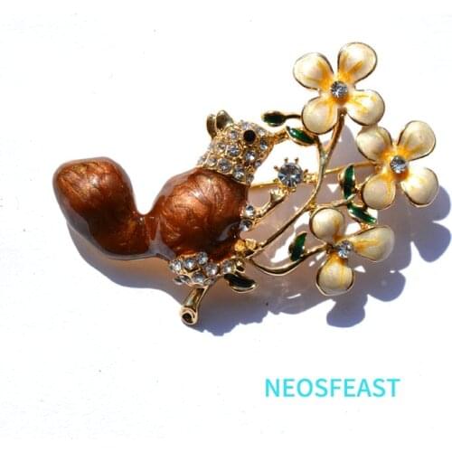 Elegant Rhinestone Squirrel Brooch For Women Multi Color Enameled Pin Ladies Animal Corsage Party Gifts Fashion Jewelry Garments