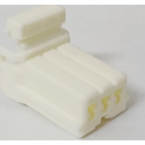 368500-1[Automobile 070 MLC PLUG HSG 3P]