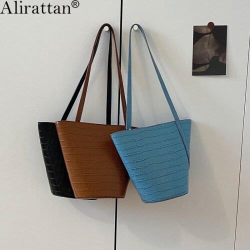 Alirattan New Crocodile Pattern Bucket Bag for Women 2021 High Quality Desgin Large Capacity Shoulder Bag