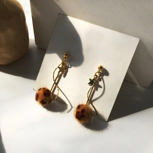 Temperament Sweet Winter Fur Ball No Hole Earrings Japanese Long Leopard Pom Pom Ball Clip Earrings Without Piercing Women