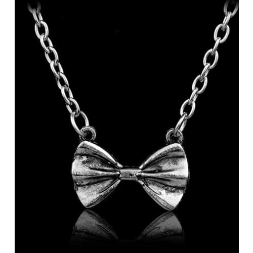 Vintage Accessories Girls Women Choker Necklace Bowknot Tie Pendants Necklaces