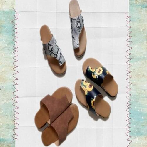 2021 New Summer Cool And Comfortable Sun Flower Snakeskin Pattern Flat Toe Round Toe Womens Sandals And Slippers