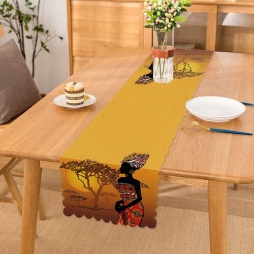 The Sun Batışındaki Tree Zeminli African Women Motif Runner