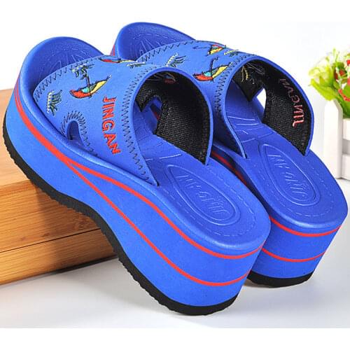 Summer Foam Slippers Girls with Light Indoor Home Thick Bottom Skidproof Outer Wear Lightweight Sandals and Slippers In Autumn