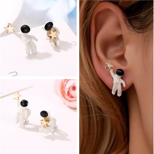 Yungqi Fashion Geometric Asymmetric Pentagram Earrings Space Astronauts Small Stud Earrings Woman Girls Boucle D'oreille Jewelry