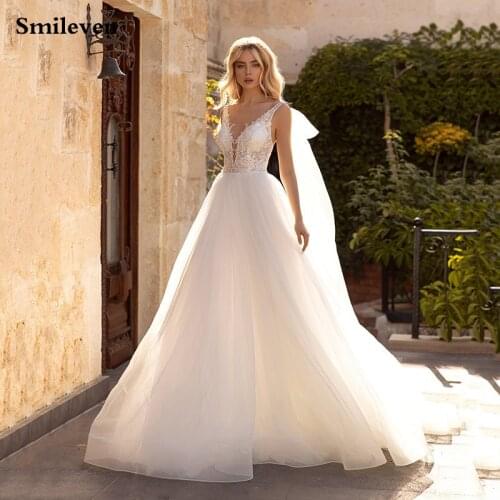 Smileven Vintage Lace Bohemian Wedding Dresses Sexy V Neck Puff Tulle Wedding Gown A-Line Lace Bridal Dress 2021