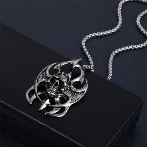 Yungqi Harajuku Flame Skull Pendant Necklace For Women Men Vintage Punk Cool Skeleton Choker Necklace Fashion Statement Jewelry