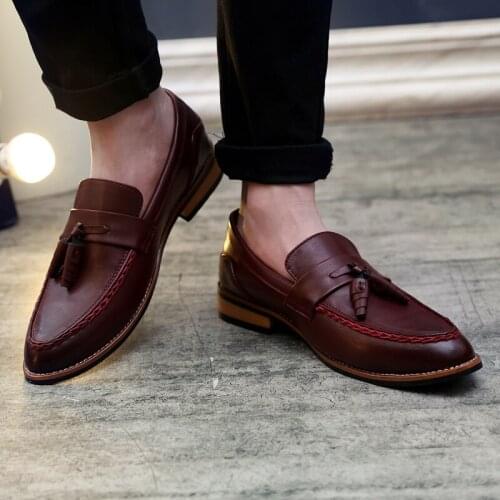 2019 spring and autumn casual mens shoes black leather classic elegant fringe mens retro comfortable lightweight loafers