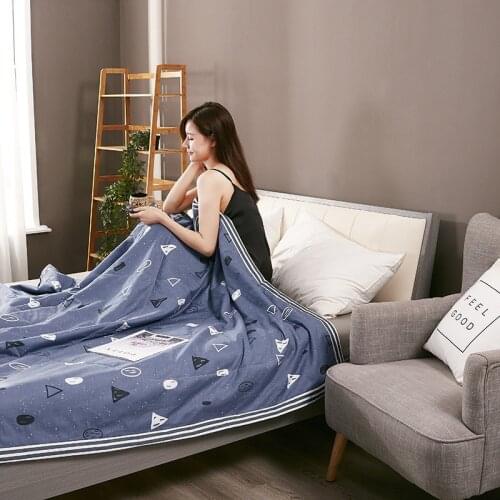 New The Air Conditioner Is Cool In The Summer And The Quilt Is Thin By The Students