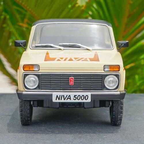 1:18 Group Lada Niva Off-road Vehicle Jeep Alloy Car Model for Gift, Collection