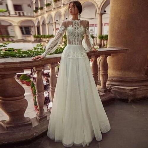 Floor Length Lace Appliques Sweep Train Long Sleeve V-Neck Wedding Dress Backless Backless Bridal Gowns Stunning High Quality