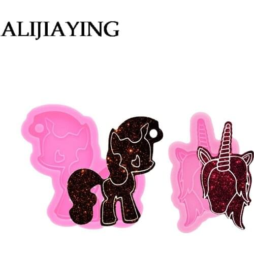 DY0151 Glossy Pegasus Unicorn Anime Horse Keychain Silicone Mold DIY Craft Keyring Pendant for Girl Jewelry Keychains Mould