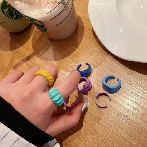 New Lovely Punk Hyperbole Rings Hand-painted Colorful Acrylic Twisted Croissants Geometric Irregular Open Ring For Women Jewelry