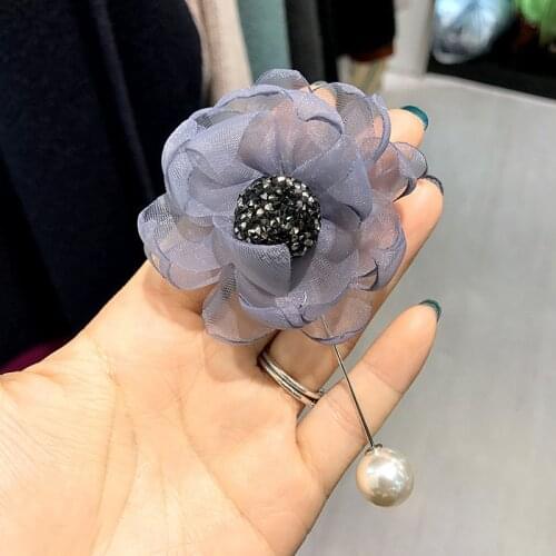 High-grade Fabric Yarn Flower Crystal Rhinestone Brooch Pins Suit Lapel Pin Long Needle Pearl Brooch Buckle Women Accessories