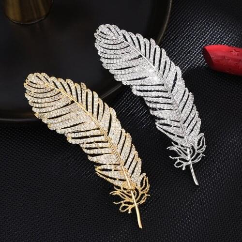 New Korean Version of Brooch Custom Women Brooches Clothing Jewelry Fashion Feather Suit Brooch Pin Wholesale