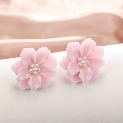 Bohemia White Pink Black Flower Charm Large Stud Earrings Korean Fashion Statement Earrings for Women Costume Jewelry Accessories
