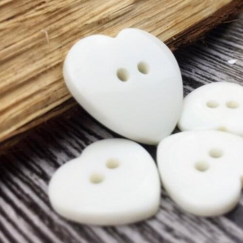 400 pieces 10-25mm white Resin children buttons two-holes peach heart-shaped shirt fur collar button spot sewing on clothing