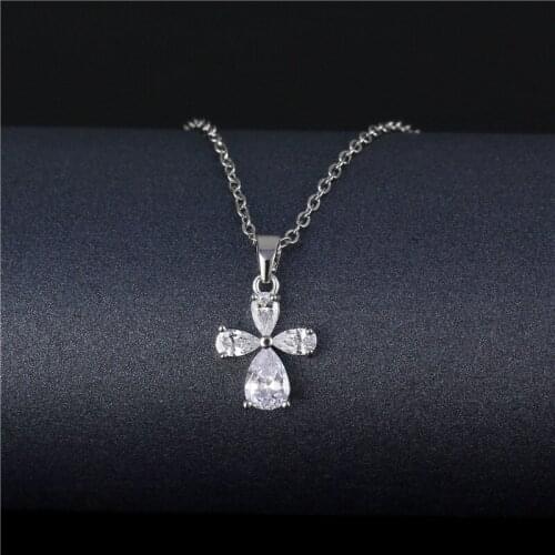 Lucky Leaf White Zircon Pendant Necklace Simple Fashion Clavicle Chain Necklaces For Women Wedding Jewelry Silver Color Necklace