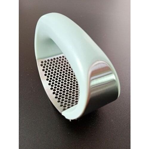 Multifunctional kitchen accessories manual garlic press chopper stainless steel garlic press simple operation cooking gadgets