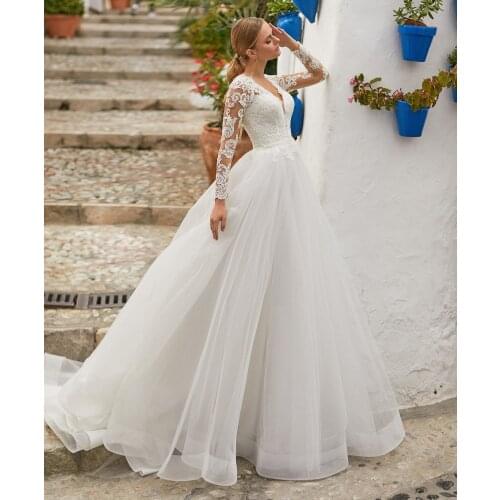 Fashion Long Sleeves Wedding Dresses V-neck Appliqued Tulle A-line Bride Dress Sweep Train Lace Bridal Gown 2020