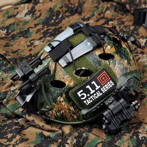 FAST Tactical Helmet For Riding Army Fan Special Forces Fan Outdoor CS Field Equipment Head Protective Helmet With Light