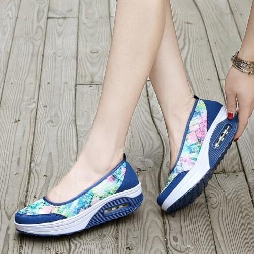 Tenis Feminino Women Tennis Shoes Mesh Height-increasing Non-slip Female Footwear Outdoor Walk Sneakers Thick Bottom Platform