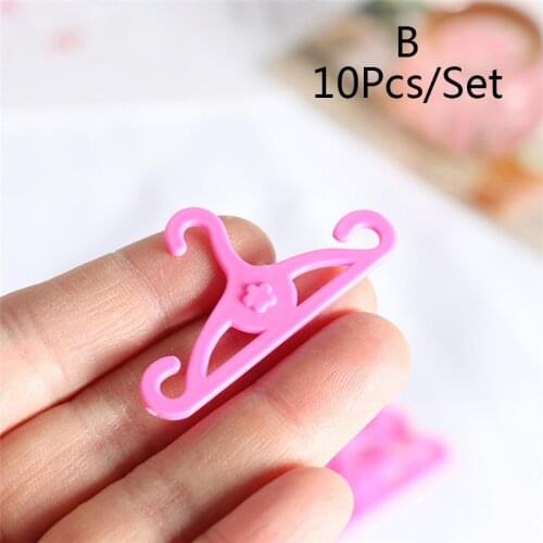 10 Pcs / Lot 1/6 1/12 Dollhouse Cute Mini Hangers Dolls Accessories For Doll Wardrobe 6Kind