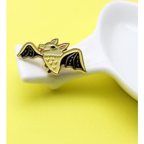 Mysterious Bat Metal Enamel Brooch Creative Cartoon Golden Bat Badge Fashion Personality Lapel Backpack Jewelry Accessories Gift