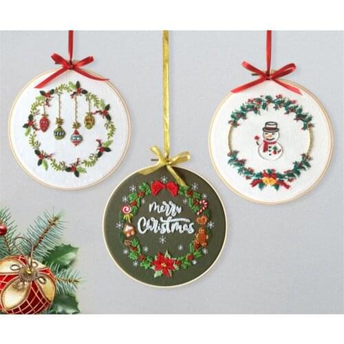 New 30pcs/lot Christmas DIY Embroidery Starter Kit with Xmas Themed Pattern Embroidery Hoop Cotton Linen Cloth Thread