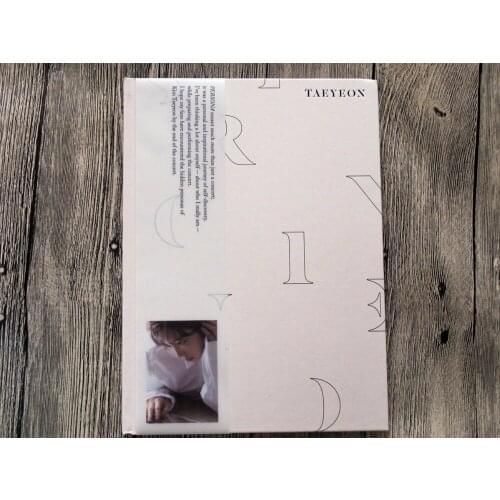 SNSD Tae Yeon autographed signed photobook SOLO CONCERT PERSONA K-POP 102017